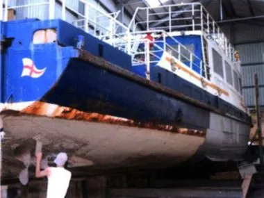 Dartmouth Castle pleasure boat hull before blasting